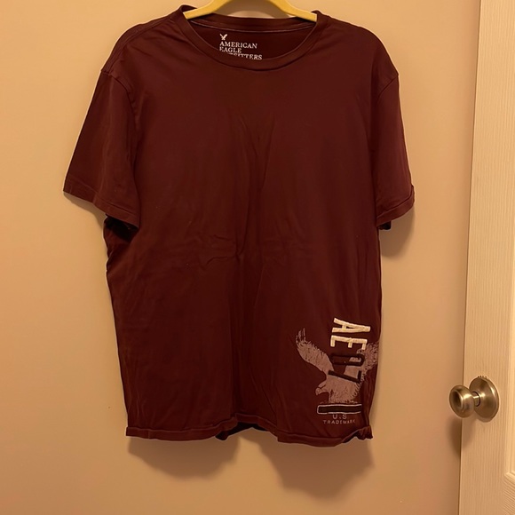 SOLD American Eagle Graphic T Shirt - Picture 1 of 3